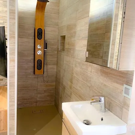 Le Menhir 2 Jacuzzi Terasse Barbecue La Roche-Blanche (Puy-de-Dome)